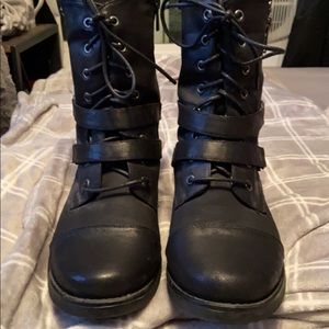 Women’s size 10wide combat boots